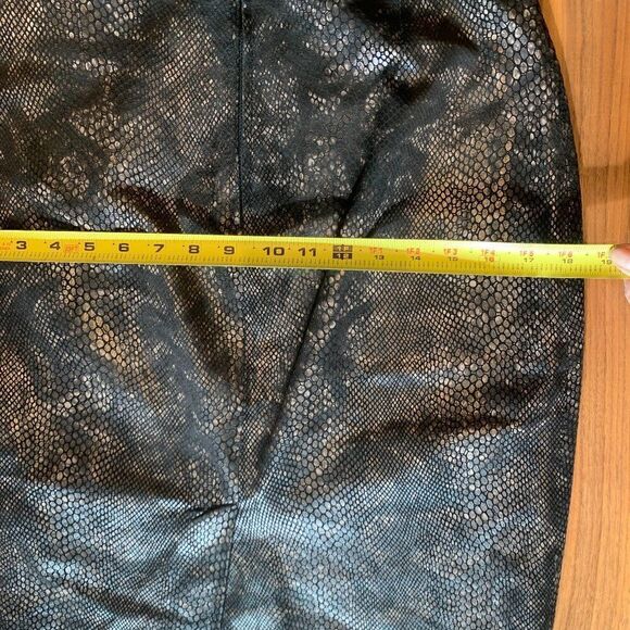 Danier leather skirt and jacket suit, leather, python texture, EUC, lined, sz 8 - Picture 7 of 16